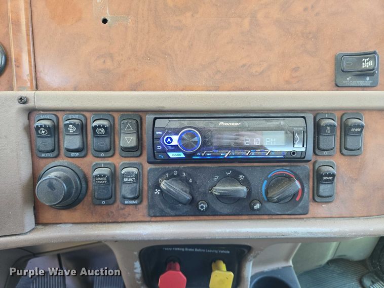 image for item EN8311 2008 Peterbilt 384 grain truck