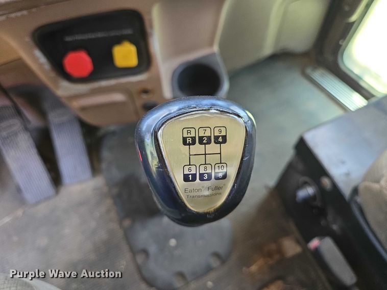 image for item EN8311 2008 Peterbilt 384 grain truck