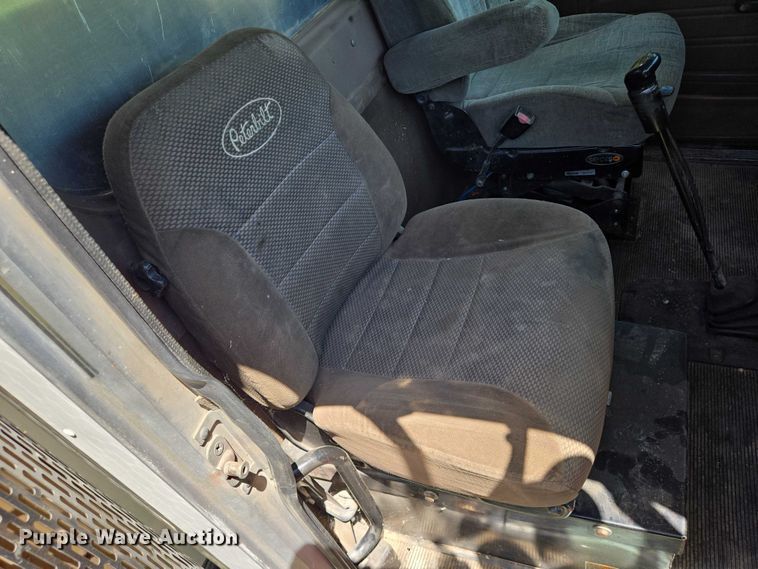 image for item EN8311 2008 Peterbilt 384 grain truck