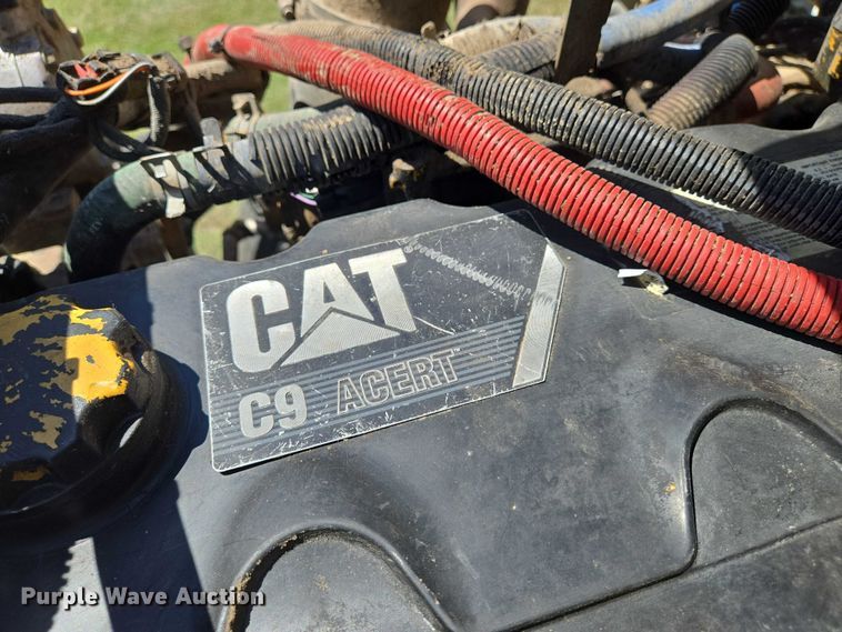 image for item EN8311 2008 Peterbilt 384 grain truck