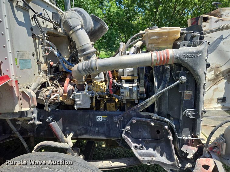 image for item EN8311 2008 Peterbilt 384 grain truck