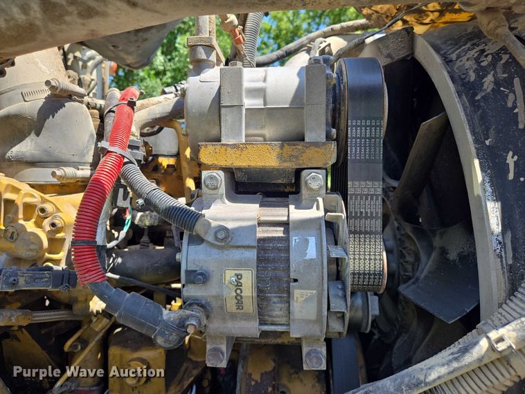 image for item EN8311 2008 Peterbilt 384 grain truck