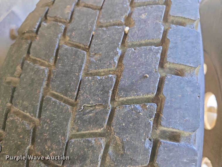 image for item EN8311 2008 Peterbilt 384 grain truck