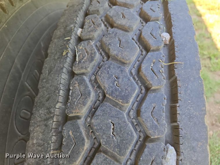 image for item EN8311 2008 Peterbilt 384 grain truck