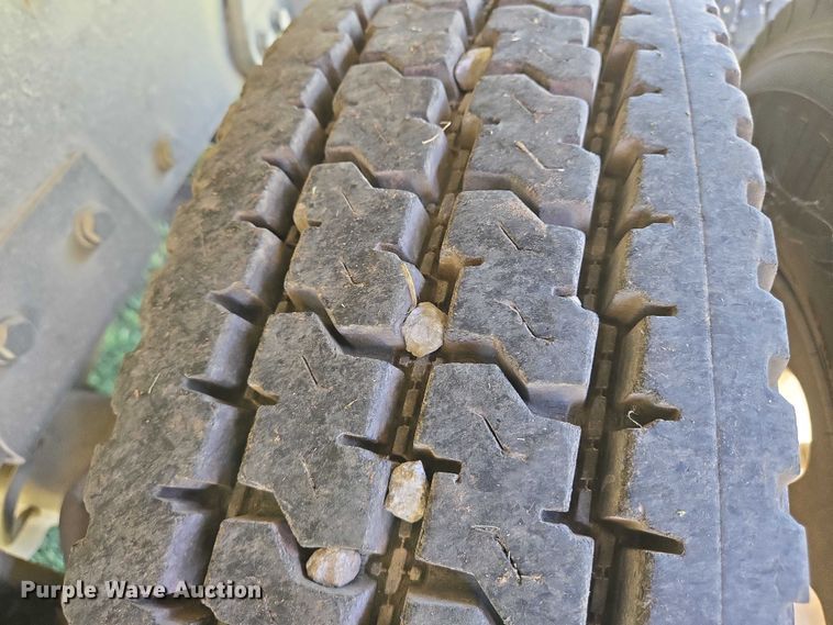 image for item EN8311 2008 Peterbilt 384 grain truck