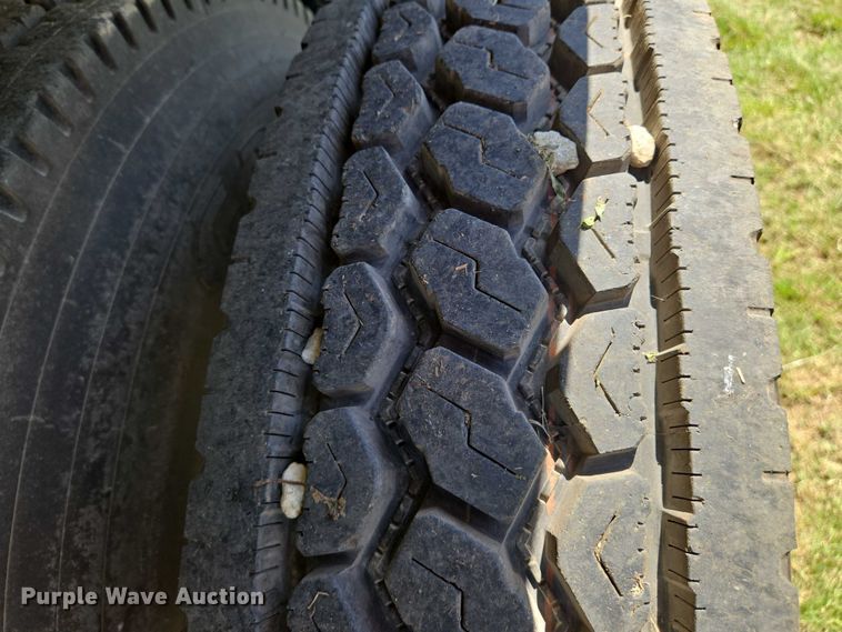 image for item EN8311 2008 Peterbilt 384 grain truck