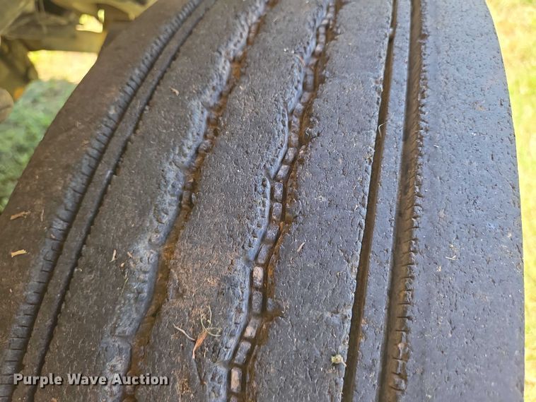 image for item EN8311 2008 Peterbilt 384 grain truck