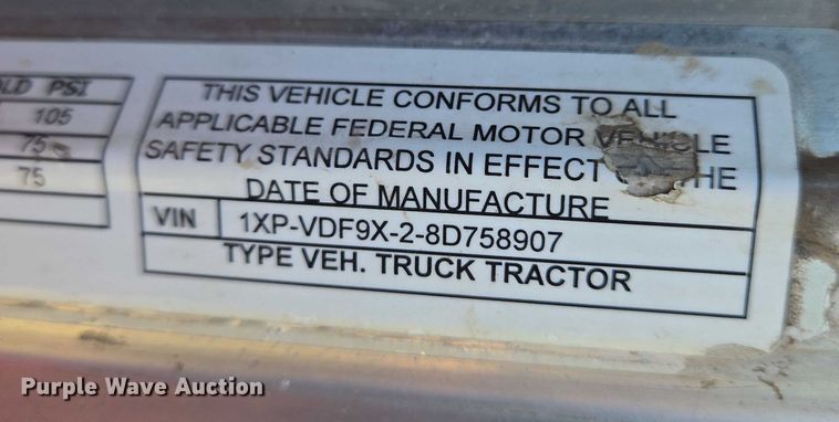 image for item EN8311 2008 Peterbilt 384 grain truck