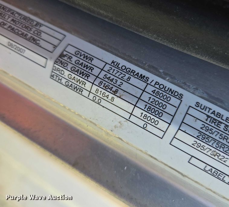 image for item EN8311 2008 Peterbilt 384 grain truck