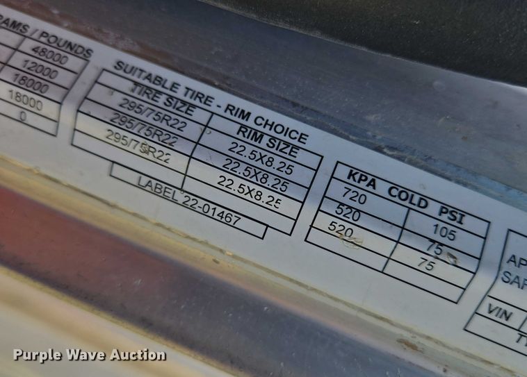 image for item EN8311 2008 Peterbilt 384 grain truck