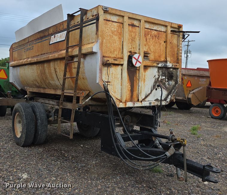 image for item EO1531 Roto-Mix 300-14 feed mixer