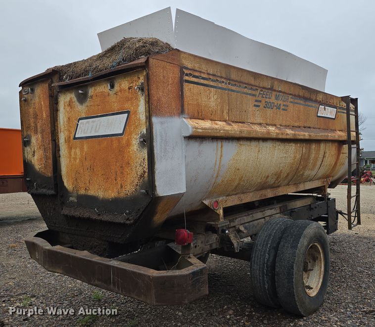 image for item EO1531 Roto-Mix 300-14 feed mixer