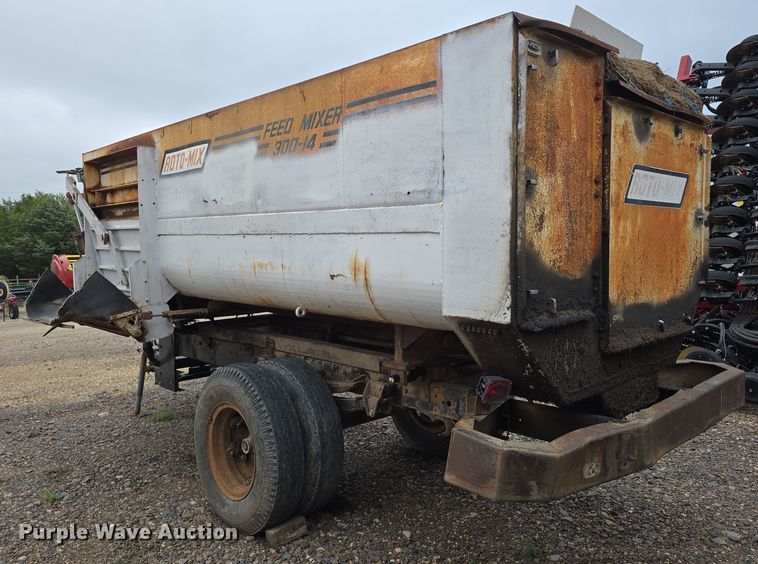 image for item EO1531 Roto-Mix 300-14 feed mixer