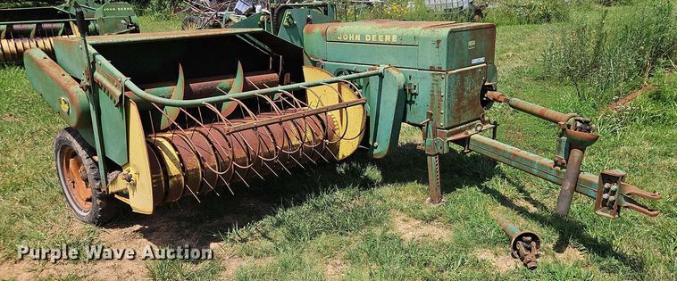 image for item EO4528 John Deere 224T small square baler