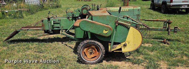 image for item EO4528 John Deere 224T small square baler
