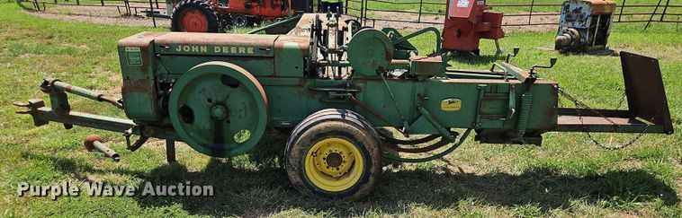 image for item EO4528 John Deere 224T small square baler
