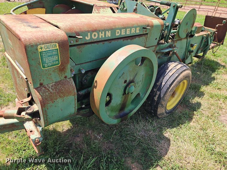 image for item EO4528 John Deere 224T small square baler