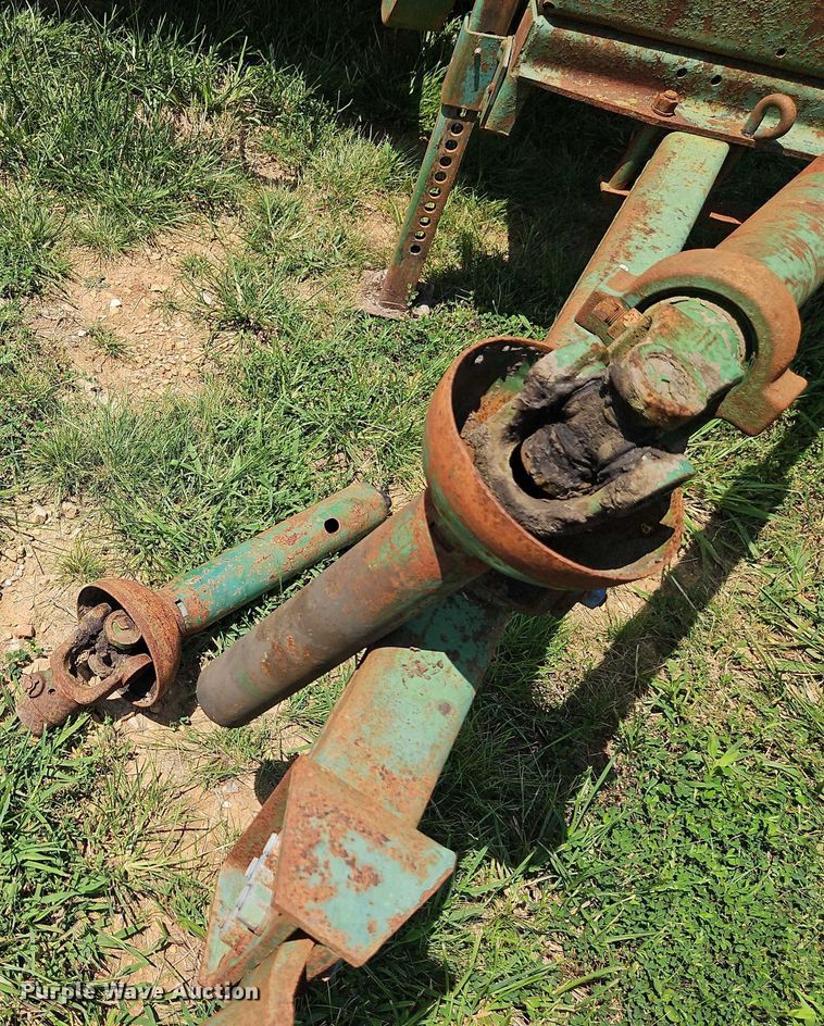 image for item EO4528 John Deere 224T small square baler