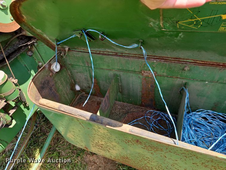 image for item EO4528 John Deere 224T small square baler