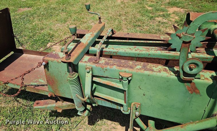 image for item EO4528 John Deere 224T small square baler
