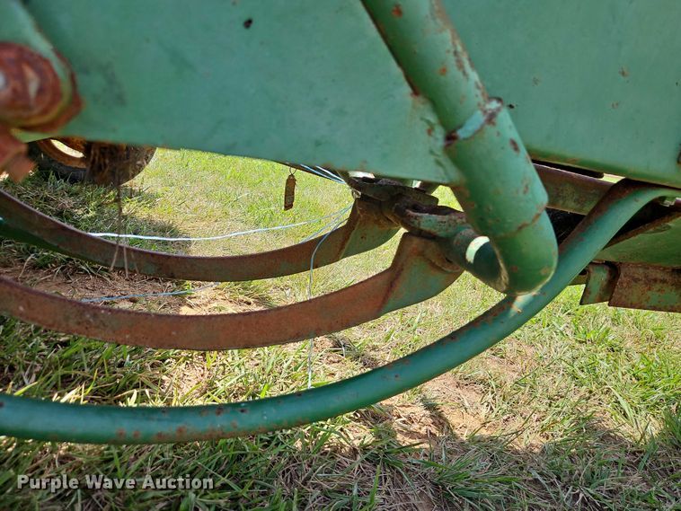 image for item EO4528 John Deere 224T small square baler