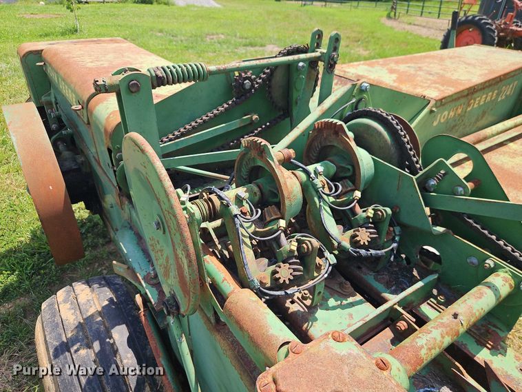 image for item EO4528 John Deere 224T small square baler