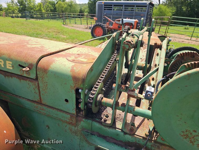 image for item EO4528 John Deere 224T small square baler