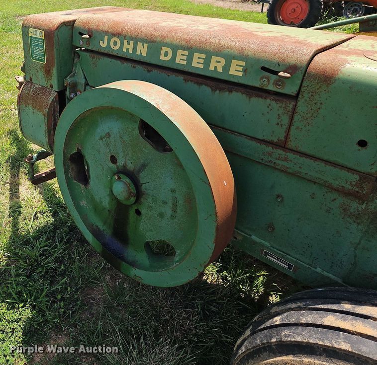 image for item EO4528 John Deere 224T small square baler