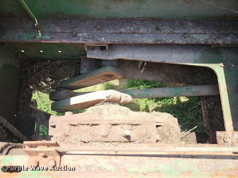 image for item EO4528 John Deere 224T small square baler