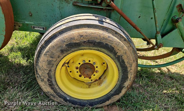 image for item EO4528 John Deere 224T small square baler