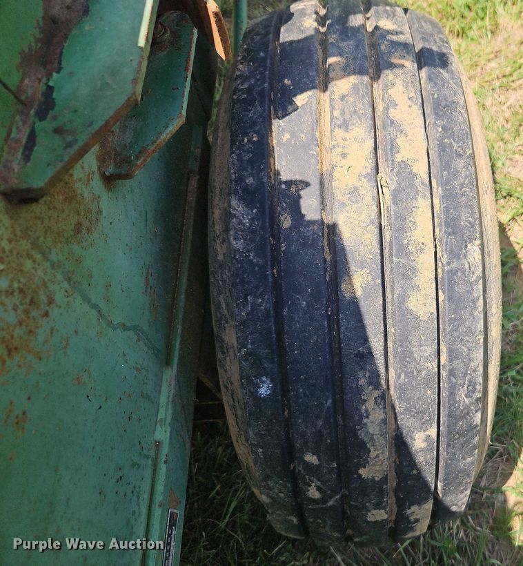 image for item EO4528 John Deere 224T small square baler