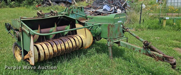 image for item EO4529 John Deere 24T small square baler