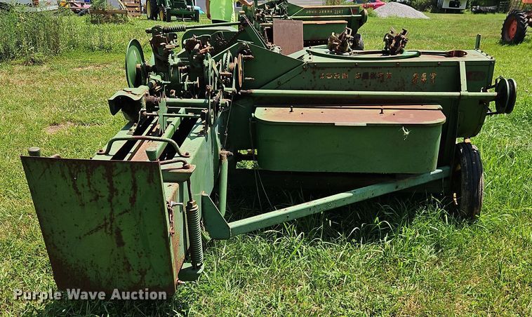 image for item EO4529 John Deere 24T small square baler