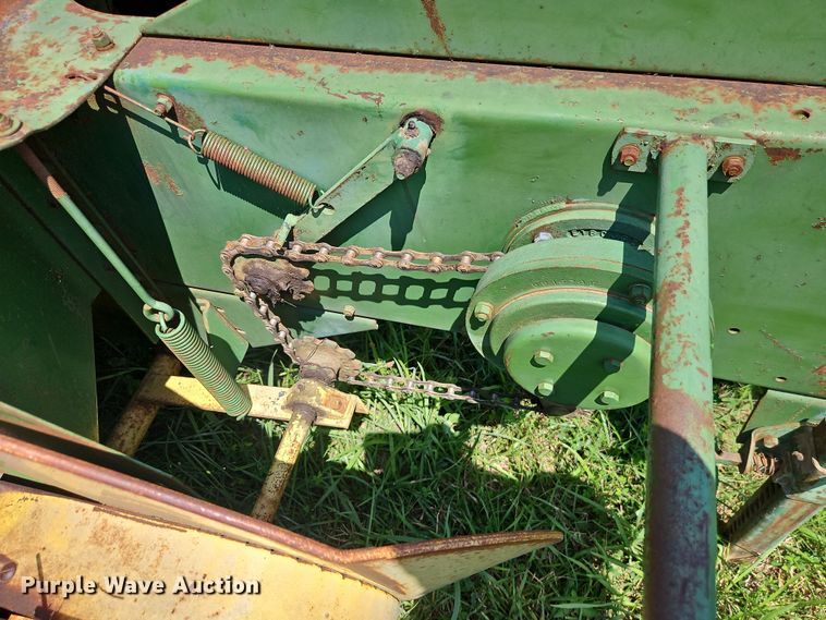 image for item EO4529 John Deere 24T small square baler