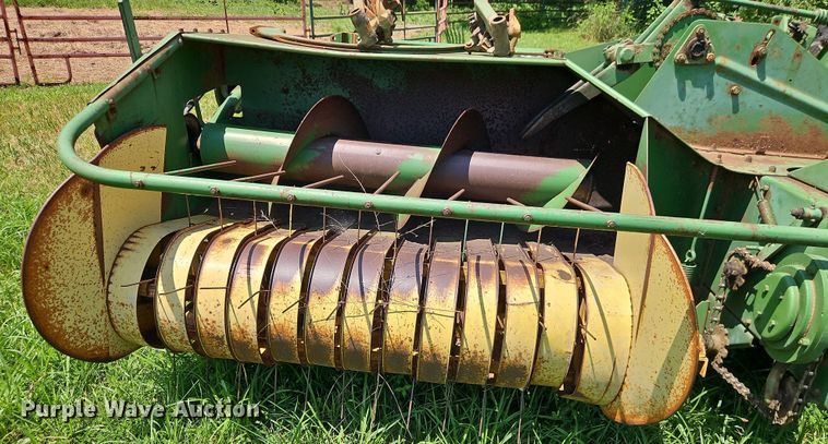 image for item EO4529 John Deere 24T small square baler