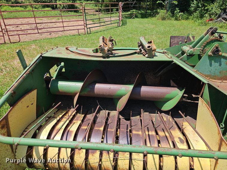 image for item EO4529 John Deere 24T small square baler