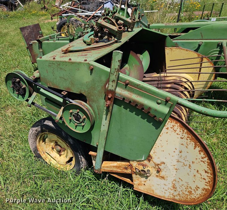 image for item EO4529 John Deere 24T small square baler