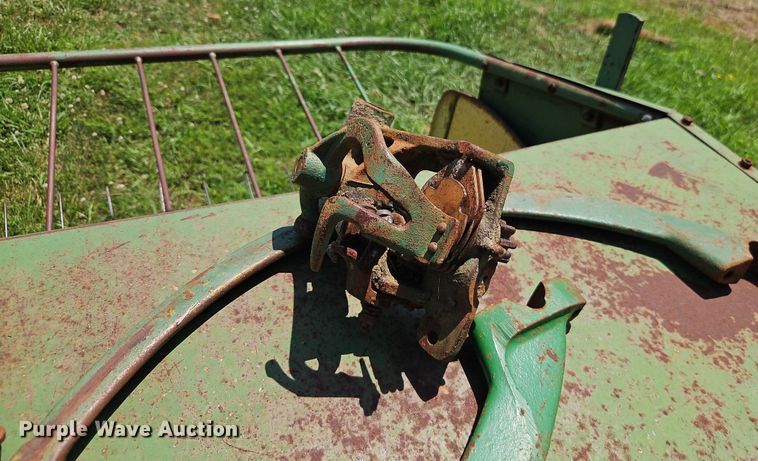 image for item EO4529 John Deere 24T small square baler