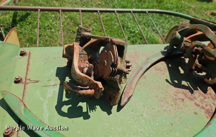 image for item EO4529 John Deere 24T small square baler