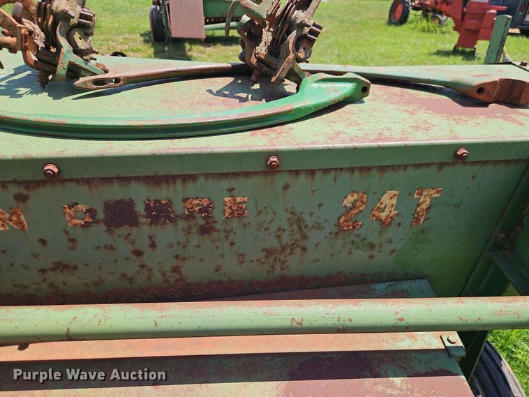 image for item EO4529 John Deere 24T small square baler