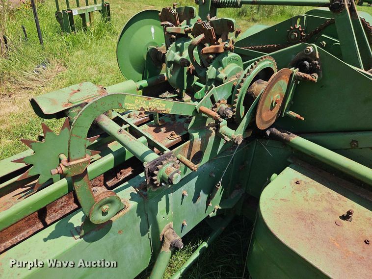 image for item EO4529 John Deere 24T small square baler