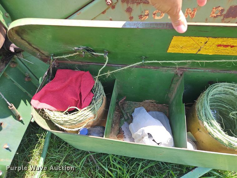 image for item EO4529 John Deere 24T small square baler