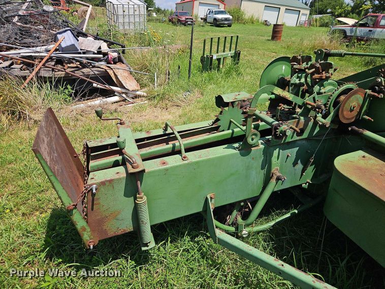 image for item EO4529 John Deere 24T small square baler