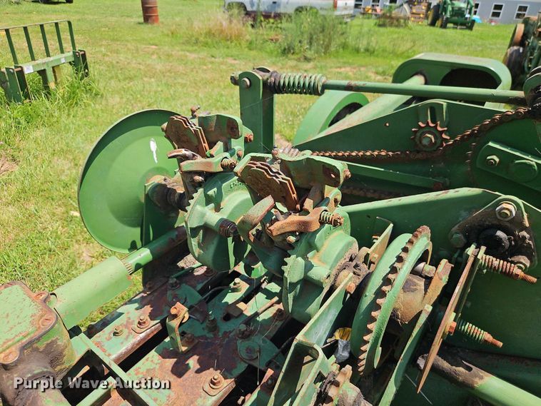 image for item EO4529 John Deere 24T small square baler