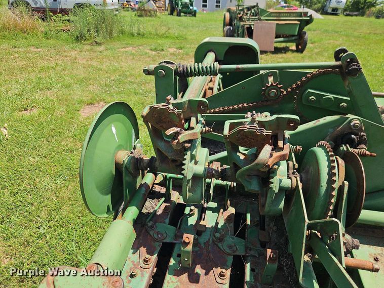 image for item EO4529 John Deere 24T small square baler