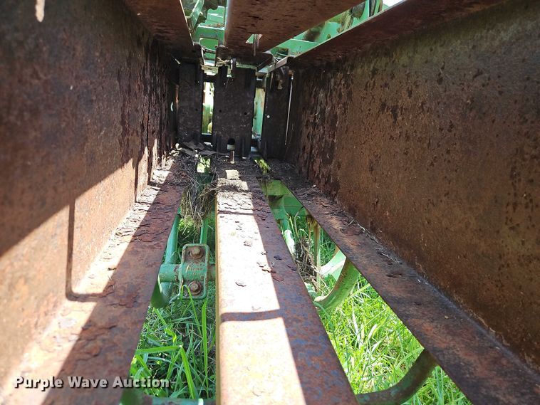 image for item EO4529 John Deere 24T small square baler