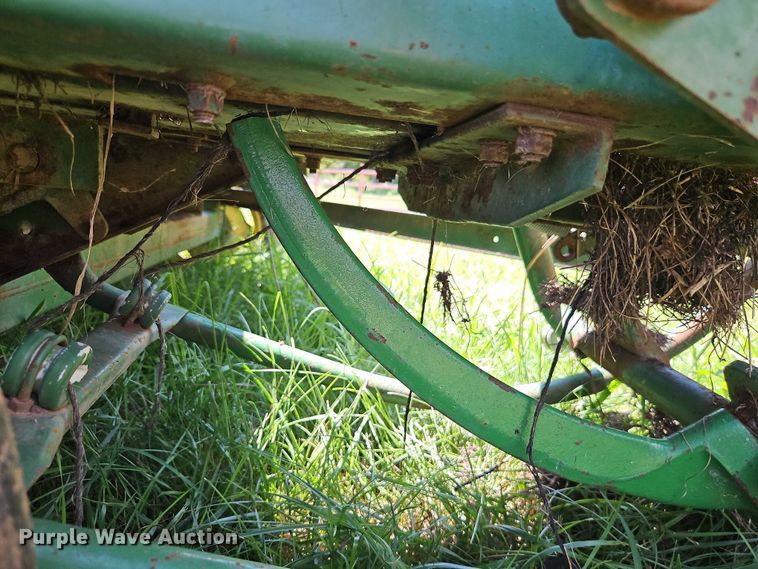 image for item EO4529 John Deere 24T small square baler