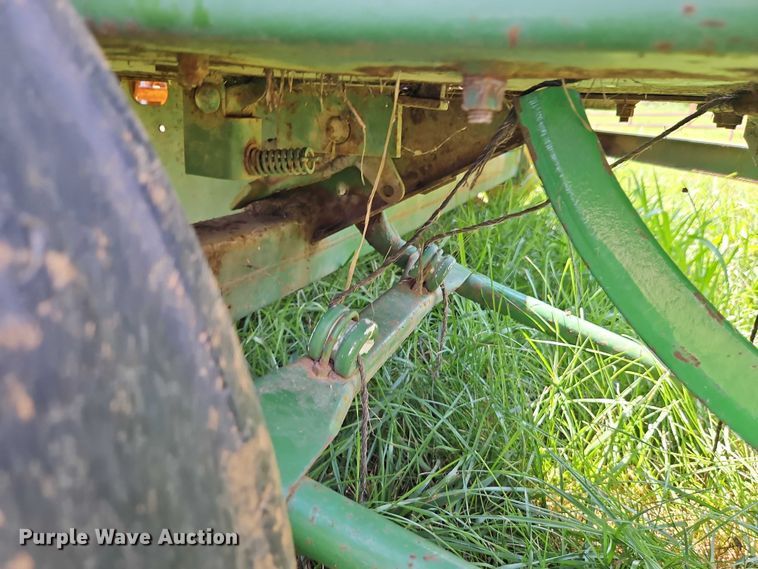 image for item EO4529 John Deere 24T small square baler