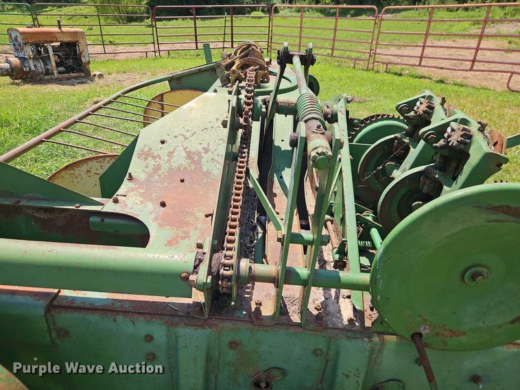 image for item EO4529 John Deere 24T small square baler