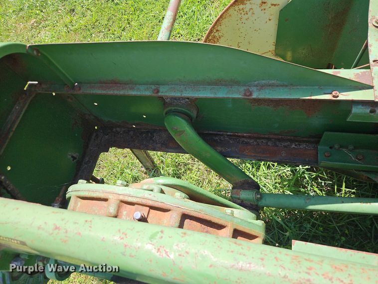 image for item EO4529 John Deere 24T small square baler